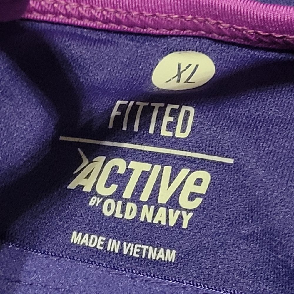 Bundle of workout tops - Picture 4 of 10
